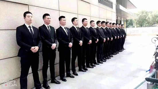 上海一高档小区保安夜堵盗窃犯，联合公安抓捕其归案